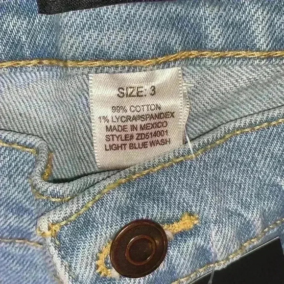 Fashion Nova Light Blue Wash Can’t You Relax Straight Leg Denim Jeans Size 3 - Picture 12 of 17